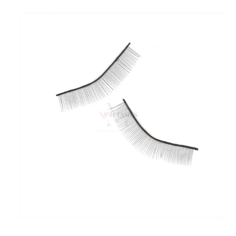 Individual training eyelashes used for detailed lash extension practice and technique training.