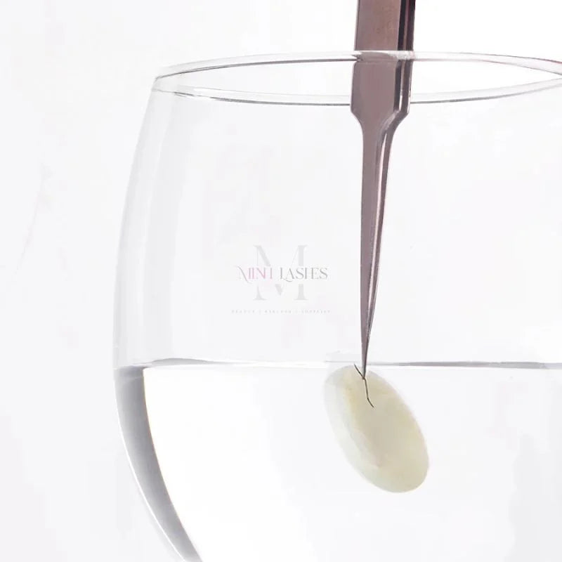 Invisible nude makeup effect created by Gollee fast and long eyelash glue