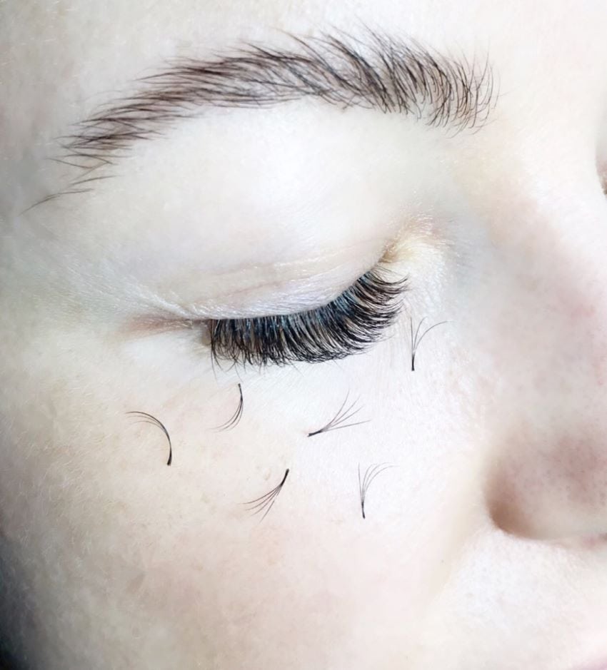Causes of eyelash breakage and slow growth