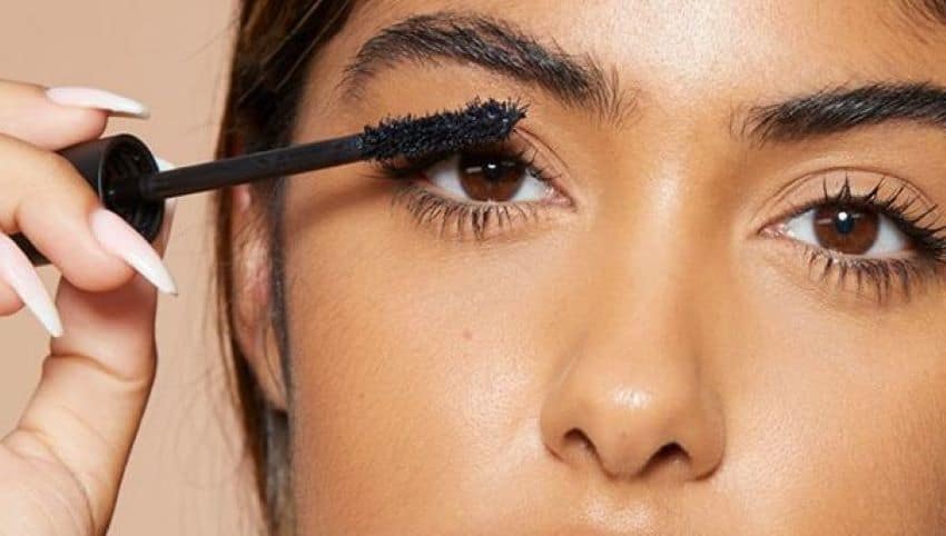 Notes when using eyelash lengthening medicine