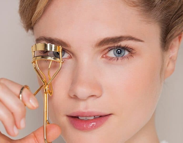 What do beautiful eyelashes look like?